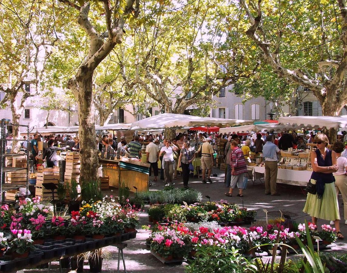 Une Chambre A Uzes Bagian luar foto