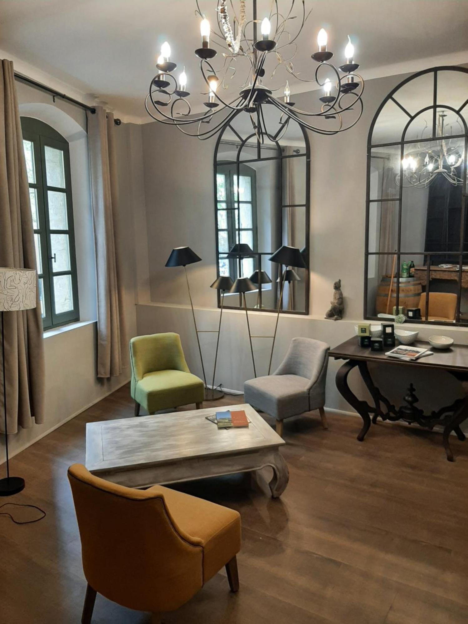Une Chambre A Uzes Bagian luar foto