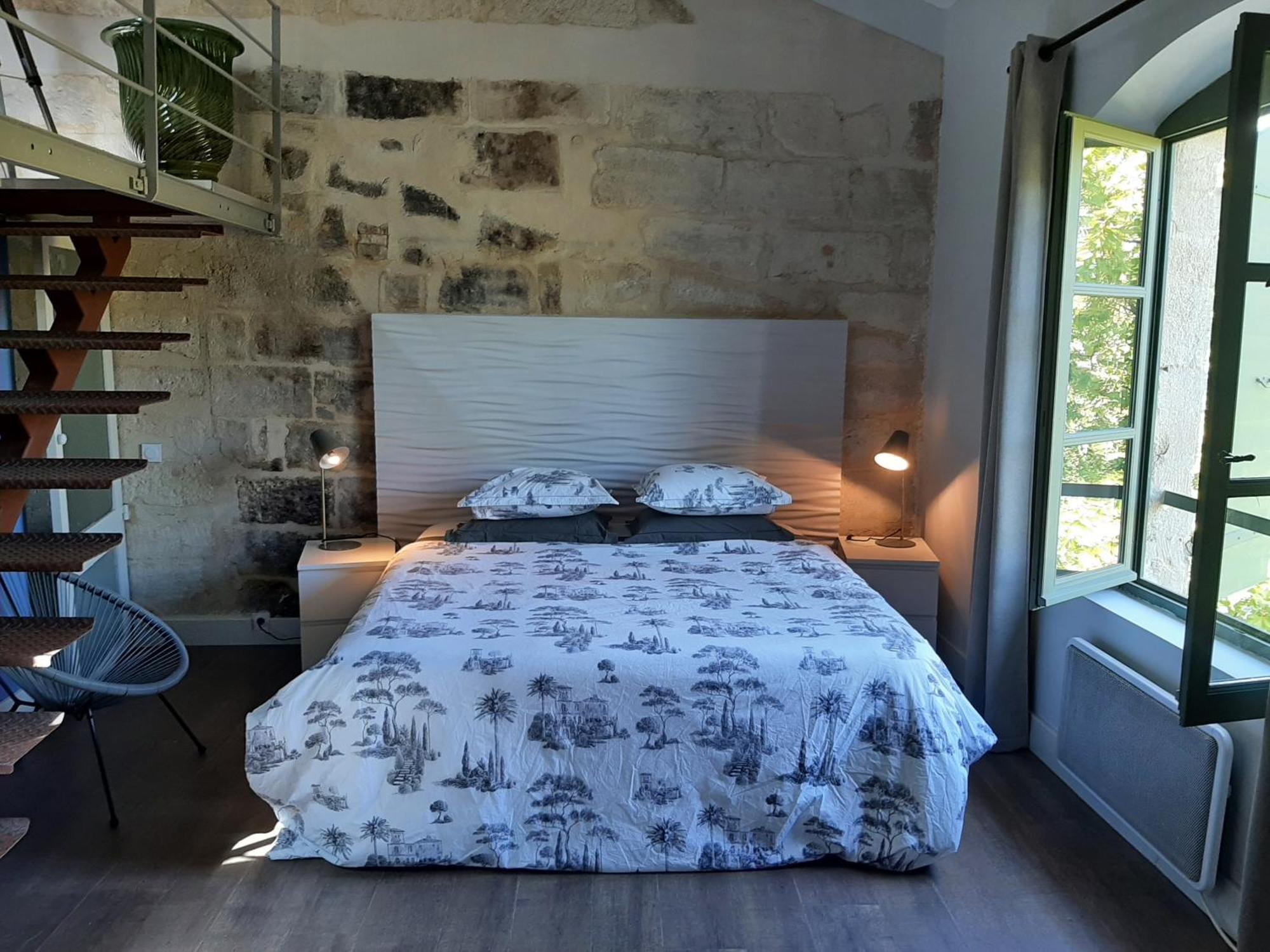 Une Chambre A Uzes Bagian luar foto